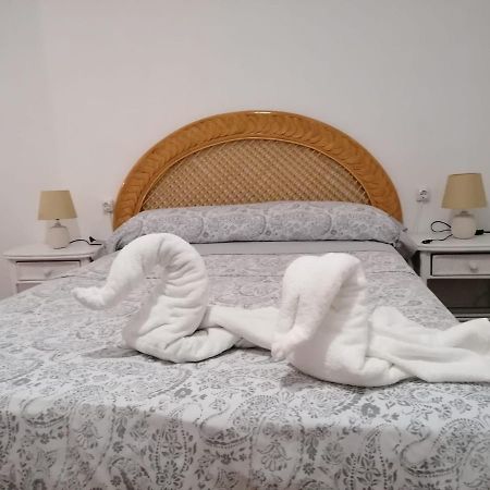 Habitacion Matrimonial En Un Bajo Bano Compartido Areas Compartidas Abades  Ngoại thất bức ảnh