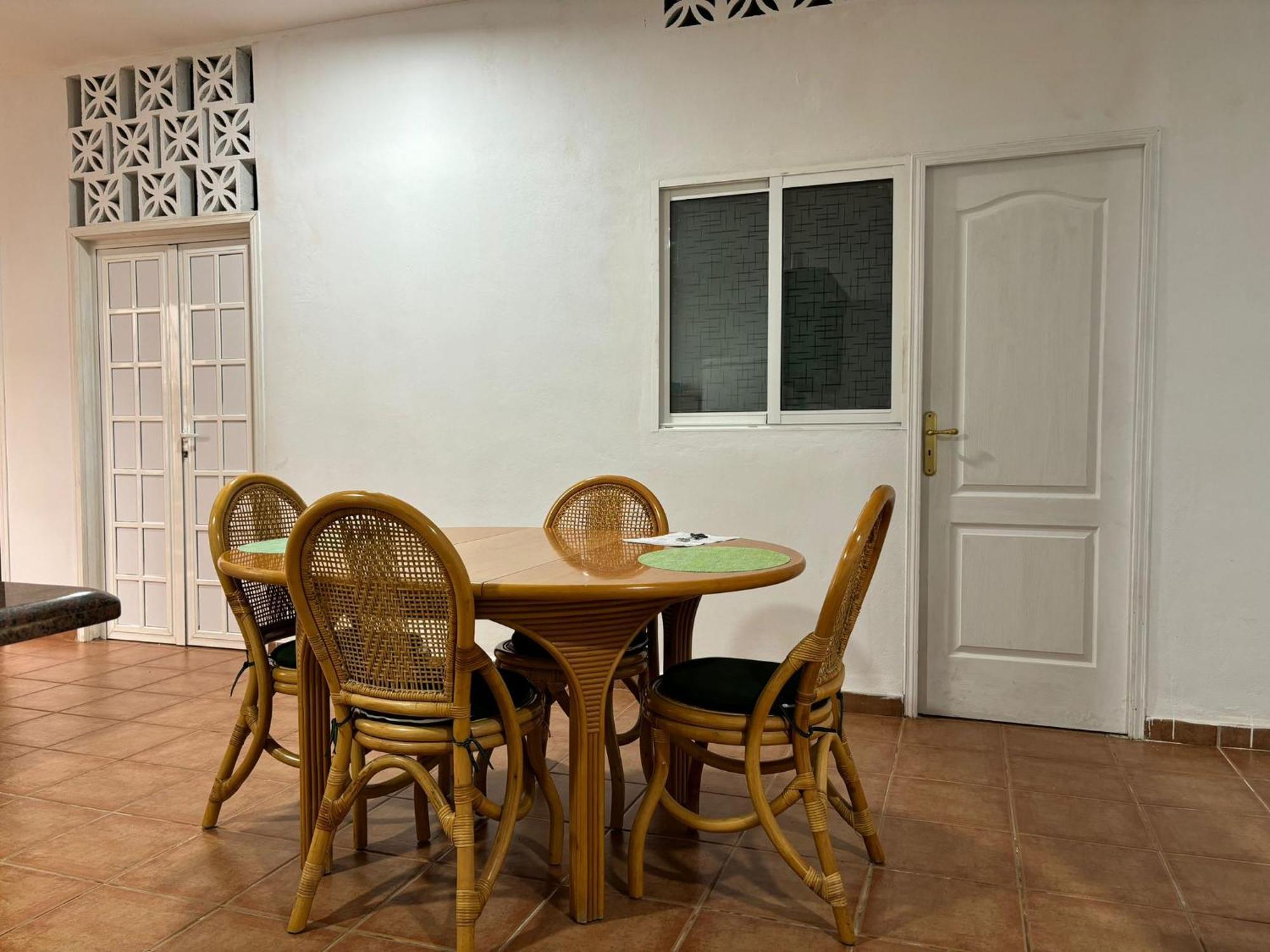 Habitacion Matrimonial En Un Bajo Bano Compartido Areas Compartidas Abades  Ngoại thất bức ảnh